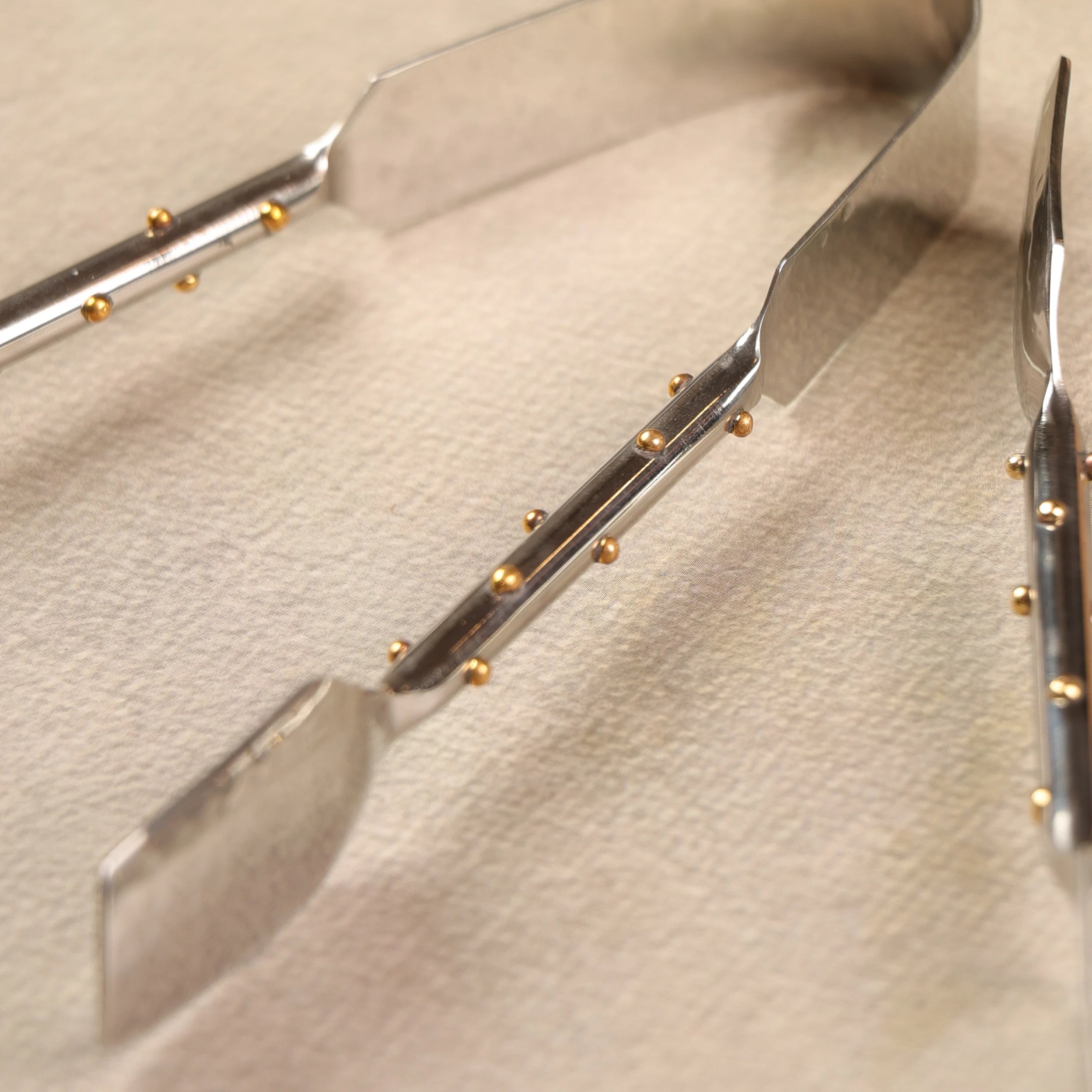 Dots Tongs