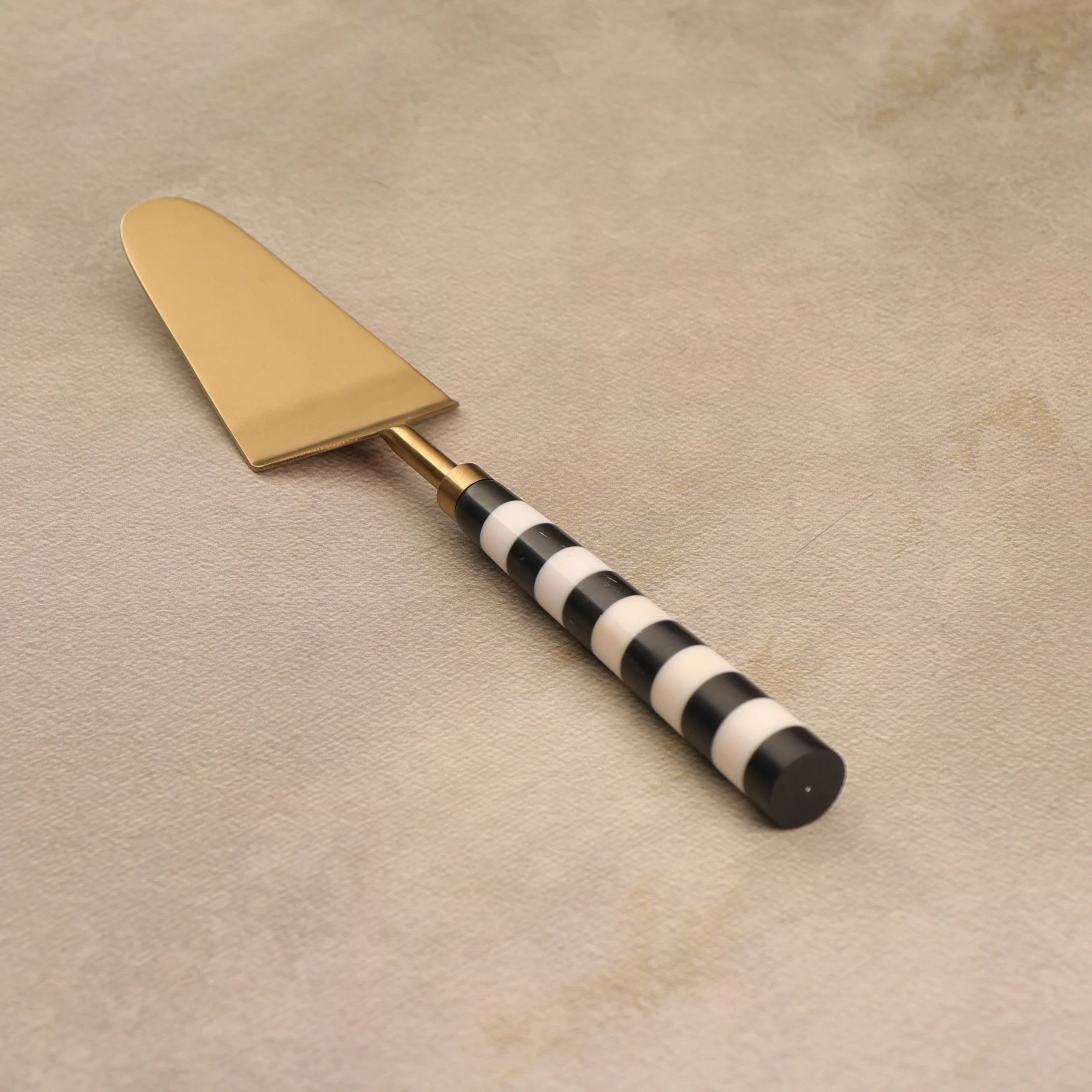 Black & White, Cake set