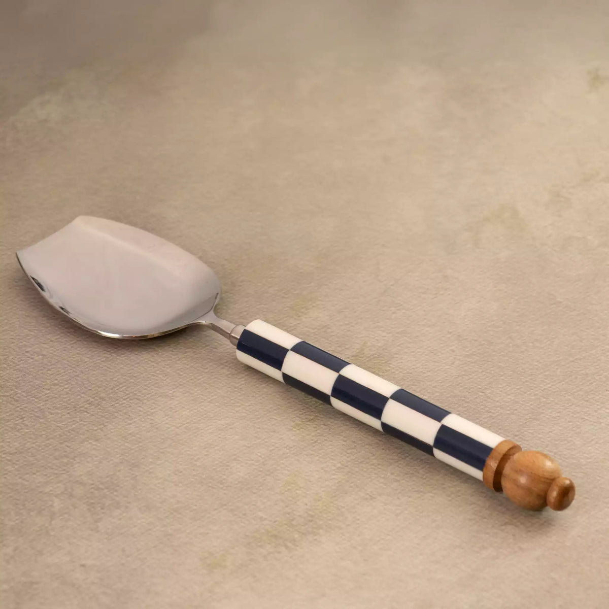 Blue checkers flat server with checkered handle and wood knob